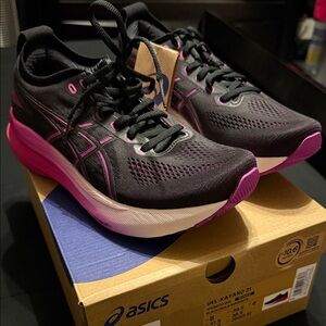 BRAND NEW ASICS Women's Gel-Kayano 31 Black with Pink Accents